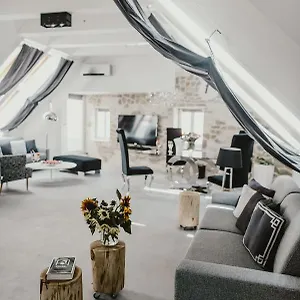 Coco Chanel Boutique By Goodnite Cz Apartment
